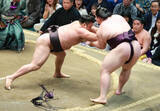 「大関・霧島が６連勝で単独首位も八角理事長は「危なかった」」の画像1