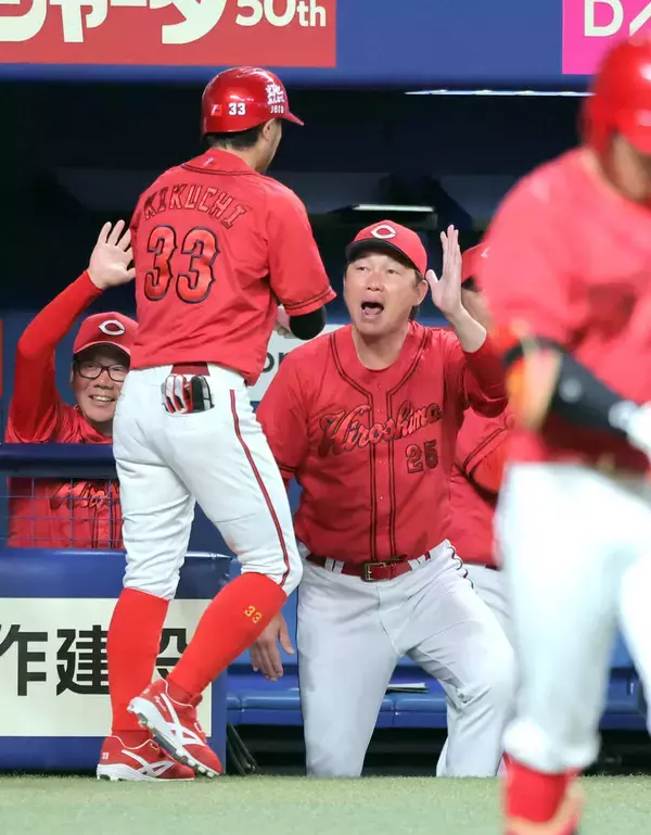 【広島】新井貴浩監督が小園海斗に苦言「ああいうプレーをされるとチームの士気が下がる」「ピッチャーも人生をかけて戦っている」