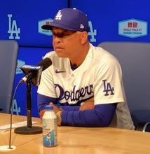 大谷翔平の左膝と右手中指が「登板に影響が出るとは思っていない」　ロバーツ監督が言及「将来的に休養を挟むかもしれないが…」