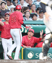 【広島】新井貴浩監督「見事な攻撃」阪神・大竹耕太郎から３回に一挙５点　５時間超えの翌日の移動ゲームで快勝「疲労もあったと思うけど…」／一問一答