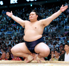 大の里が２勝目　美ノ海に落ち着いて白星　前日の物言いの末の敗戦を引きずらず