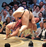 「横綱・大の里が６勝目　前日の黒星を引きずらず...平幕の大栄翔を退ける」の画像1