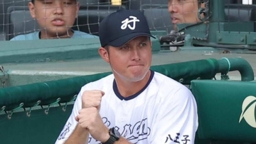 甲子園初見参のイケメンに騒然「めっちゃかっこいいな」「イケメンやわ」元ドジャースマイナー１５７キロ右腕　八王子実践・河本ロバート監督にネット沸く