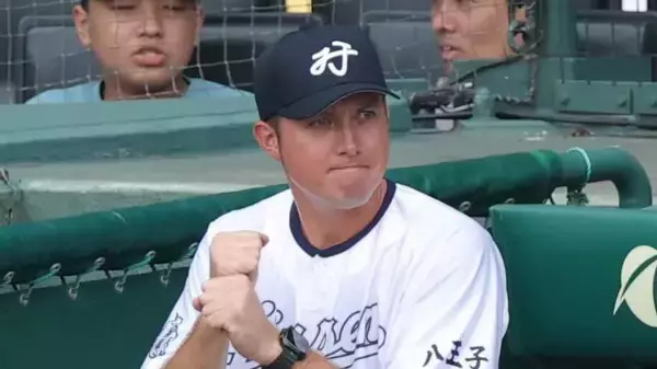 甲子園初見参のイケメンに騒然「めっちゃかっこいいな」「イケメンやわ」元ドジャースマイナー１５７キロ右腕　八王子実践・河本ロバート監督にネット沸く