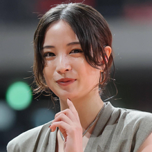 広瀬すず、バスケ生中継に冒頭から登場でネット沸騰「監督の後ろに異常にきれいな人いるなと思ったら…」「さて、広瀬すず見るか」の声
