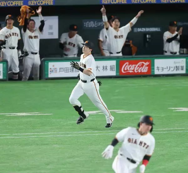 【巨人】泉口友汰の技あり一打！８回ついに勝ち越し成功