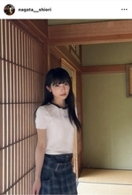 ≠ＭＥ・永田詩央里、白Ｔシャツからおへそチラり！「かわいすぎるよ」「チュッ」「おぉぉ！！！」「お美しい」