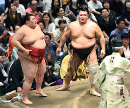 朝乃山が「久しぶり」の国技館での“結び３番”で奮起、２３年夏場所以来の２ケタ白星で７年ぶりＶへ１差