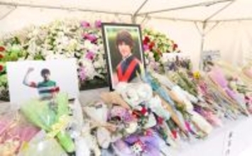 藤岡康太騎手を悼む献花台に１４日も多くのファンが訪れる　「これからも人馬の無事を願います」