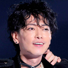 佐藤健「キラキラ」イルミ輝く街中の姿に「あはぁ～～～」「神がかってる」「きゃー」貴重な“もぐもぐショット”も披露