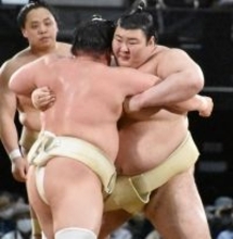 熱海富士、巡業恒例の質問コーナーの“珍回答”で沸かせる「昨日の夜、食べたんですけど…」すき家推しを告白