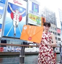 綾瀬はるかキラキラの秘訣は「食べたいものを食べる！」映画「人はなぜラブレターを書くのか」舞台あいさつ