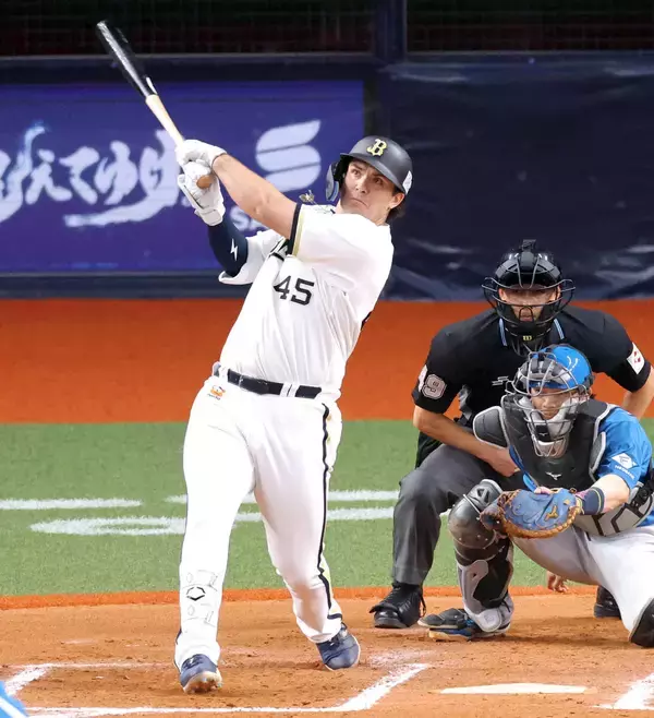【オリックス】京セラＤ通算３０００号は新外国人のボブ・シーモア！「最高の一本を打つことができて良かった」　来日６７打席目で右翼席５階に来日初アーチ