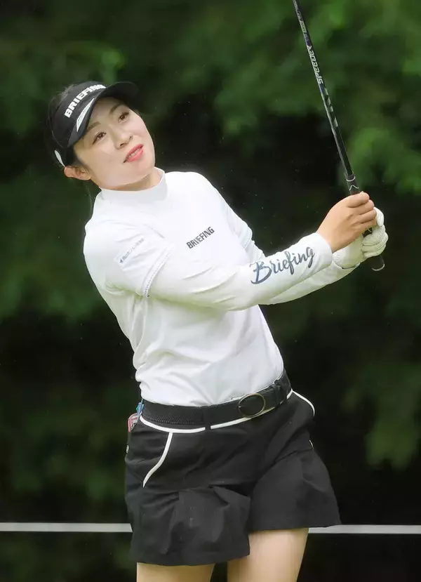 渋野日向子と同郷＆同学年の２７歳ルーキー鳴川愛里が２差１２位発進　８度目のプロテストで合格の苦労人