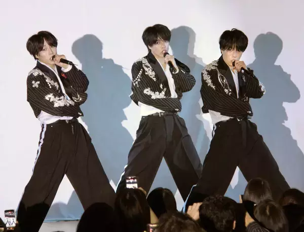 佐藤三兄弟　ファンは「佐藤三兄弟の心臓」と感謝　将来的な目標は「紅白出場すること、日本武道館に立つこと」