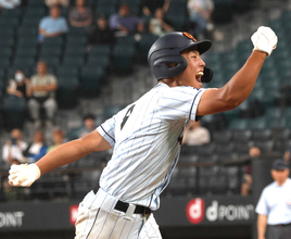 【高校野球】クラークがサヨナラ勝ちで２年ぶり決勝進出　２点を追う延長１１回タイブレーク・新川悠真が起死回生同点打…北北海道大会