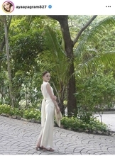 元宝塚雪組トップ娘役・夢白あや、背中の開いた白ワンピース姿が「神々しい」「写真集欲しい」「美しすぎます」…７月に結婚発表