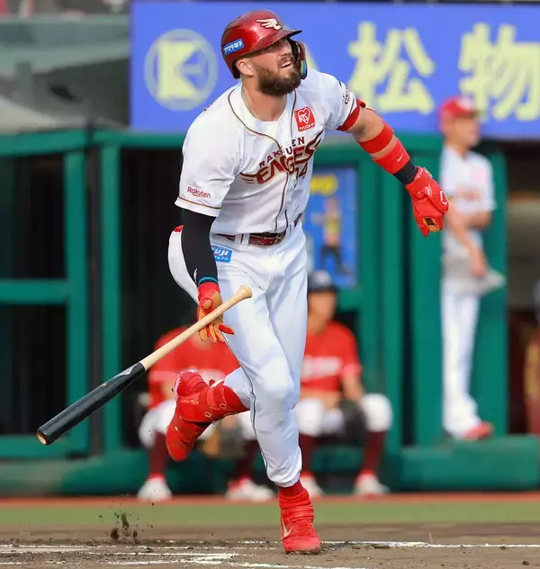 【楽天】 マッカスカーが逆方向に驚弾　右中間席への１９号ソロで先制「少し工夫をしたことがうまくいったかな」連敗ストップへ好スタート