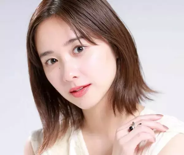 ぴったぴた！人気女優の衣装にネット衝撃「とっても…」「手触り良さそう」「メチャクチャ可愛い」堀田真由