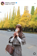 ちとせよしの、人気女優との秋コーデに「美人姉妹」と絶賛の声「圧倒的な可愛さ」「おみくと仲いいなぁ」