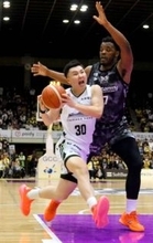 Ｂ１レバンガ北海道がチーム新の８連勝で首位と勝利数並ぶ　富永啓生３Ｐ３発でチーム最多２０得点