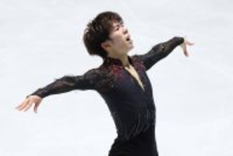 【全日本フィギュア】佐藤駿が巻き返し２７６・７５点　日下コーチと歓喜の抱擁