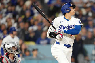 大谷翔平、２打席目は中飛　直前に一打同点の好機もロハスが痛恨のけん制死…先発の佐々木朗希は先制点献上