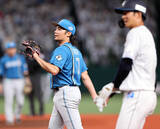 「【日本ハム】またベースカバーで捕球ミス…２回、伊藤の失策から先制許す…失策数は２９試合で２７に」の画像1