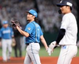 【日本ハム】またベースカバーで捕球ミス…２回、伊藤の失策から先制許す…失策数は２９試合で２７に