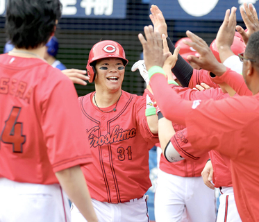 【広島】坂倉将吾が３年ぶり自身４本目の満塁弾！プレーボールから打者４人で４点　好調の４番打者が最近６戦で３本目のアーチ