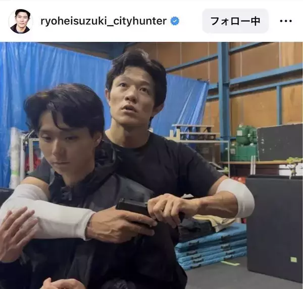 鈴木亮平、鍛え上げられた太い腕に「惚れ惚れします」「身体作りされている」「浮き出る血管も素敵」アクションの稽古姿に反響