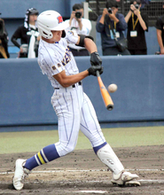 【高校野球】健大高崎が３年連続６度目の夏切符　神崎は「入ってくれという気持ちだった」と８回に２点本塁打で勝利呼び込む…群馬大会決勝