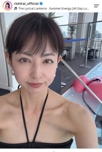 フジ退社から１４年…４３歳人気アナが「圧倒的な美しさ」「神々しい」親子でプール遊び！平井理央アナに騒然