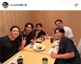 「レフトではなくライト」ロッテ・奥村頼人、ツッコミどころ満載写真で誕生日を報告　貴重な幼少期ショットも