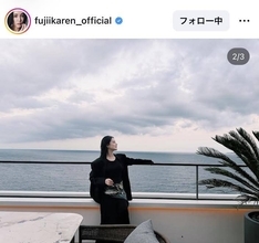 第１子妊娠の藤井夏恋、海をバックにオールブラックコーデ披露　「癒されます」「海が良く似合う」