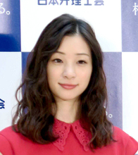 足立梨花“血まみれ”姿に「キャー」「凄い事に…」「痛々しい」リアルすぎるドラマオフショに反響