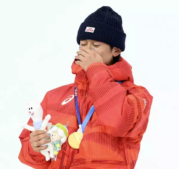 【五輪】戸塚優斗　悔し涙が、うれし涙に変わった悲願の金メダル…勝負手が奏功、平野歩夢の背中を追い続けて“三度目の正直”