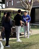 「山本由伸、オリックス時代の恩師と談笑　ブルペン入りで４１球…ＷＢＣ日本代表に合流前ラス投へ調整」の画像1