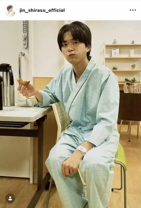白洲迅、ドラマ撮影の合間にドーナツを頬張るオフショットがかわいい！「もぐもぐタイム」「迅さんの笑顔安らぐ」