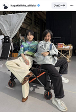板垣李光人、キメポーズの２ショットが「オシャレでかっこいい！」「大好き」「可愛いです」