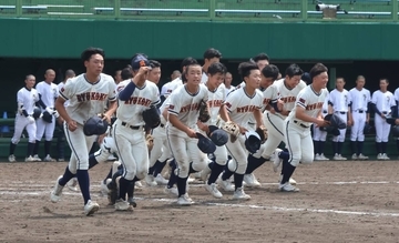 【高校野球】旭川龍谷がレジェンド効果で好投手攻略　指導を受けたのはＮＰＢ両リーグで首位打者獲得の安打製造機