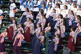 「【甲子園】酷暑の中、袴姿での応援！アルプス名物の健大高崎応援部が奮闘　暑さ対策は？　日焼け止めは「地方大会から２本使い切りました」」の画像1