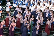 【甲子園】酷暑の中、袴姿での応援！アルプス名物の健大高崎応援部が奮闘　暑さ対策は？　日焼け止めは「地方大会から２本使い切りました」