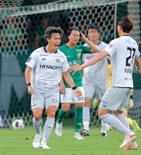 柏、遠藤渓太の移籍後初ゴールから３得点で勝利　準優勝３度の“新”国立で待望の初勝利