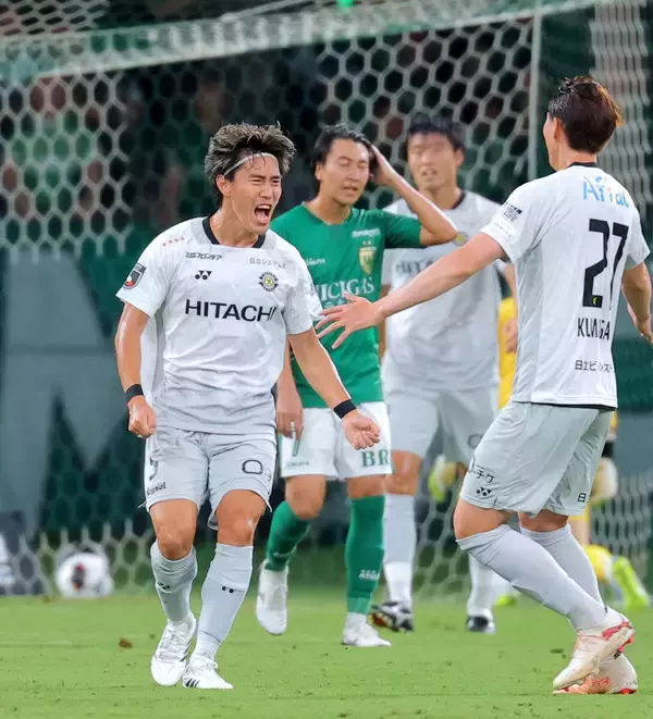 柏、遠藤渓太の移籍後初ゴールから３得点で勝利　準優勝３度の“新”国立で待望の初勝利