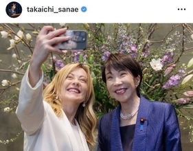 高市早苗首相、伊メローニ首相と自撮り＆熱烈ハグ　笑顔の外交が「いい笑顔」「総理最高です」と話題