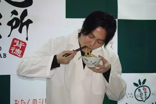 ＹｏｕＴｕｂｅｒ・リュウジ　しゃぶ葉とコラボで「１年かかった」こだわりのだしをアピール…背徳ラーメンレシピも