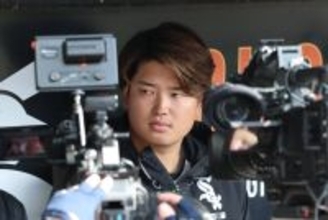 村上宗隆「同じ舞台で球場で一緒にプレーできるのはすごくうれしい」ブルージェイズ岡本和真との戦いを語る…ホワイトソックス本拠地開幕戦