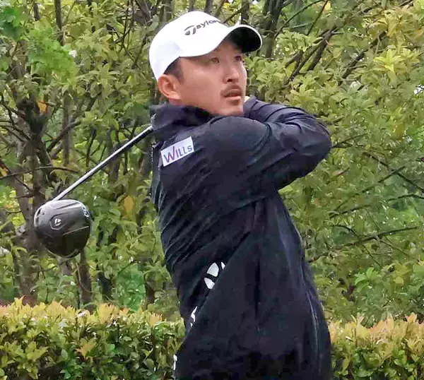 第２Ｒは雷雲接近のため順延　平本世中暫定トップ　岩崎亜久竜２差２位　石川遼は４１位で残り４ホール 　