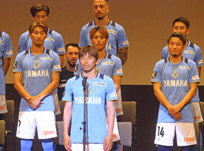 【Ｊ２磐田】元日本代表の乾貴士が移籍後初あいさつ「応援がすごく必要に…友達を無理やりでも連れてきて」